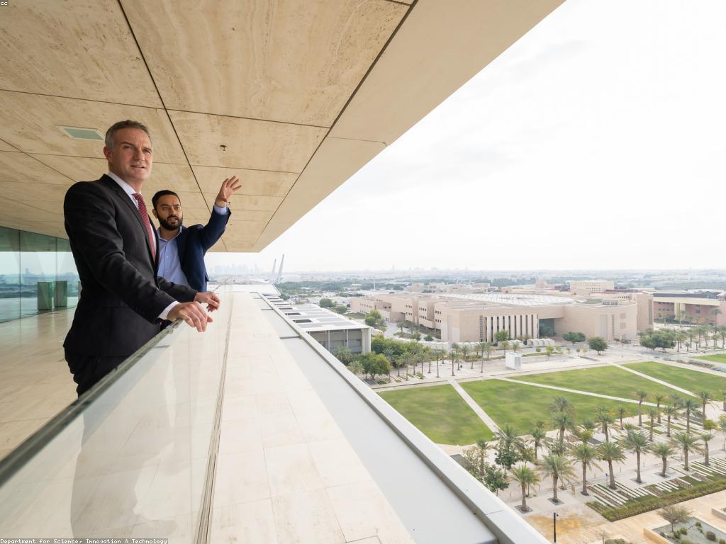 ពិនិត្យស្លុត: យូរស្វ័យប្រវត្តិ និងការពារការលួចបន្លំ