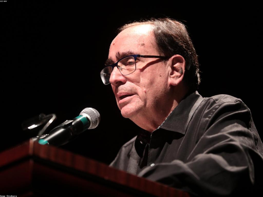 ការបង្ហាញស្លុត: ការបង្ហាញនិងការអភិវឌ្ឍន៍