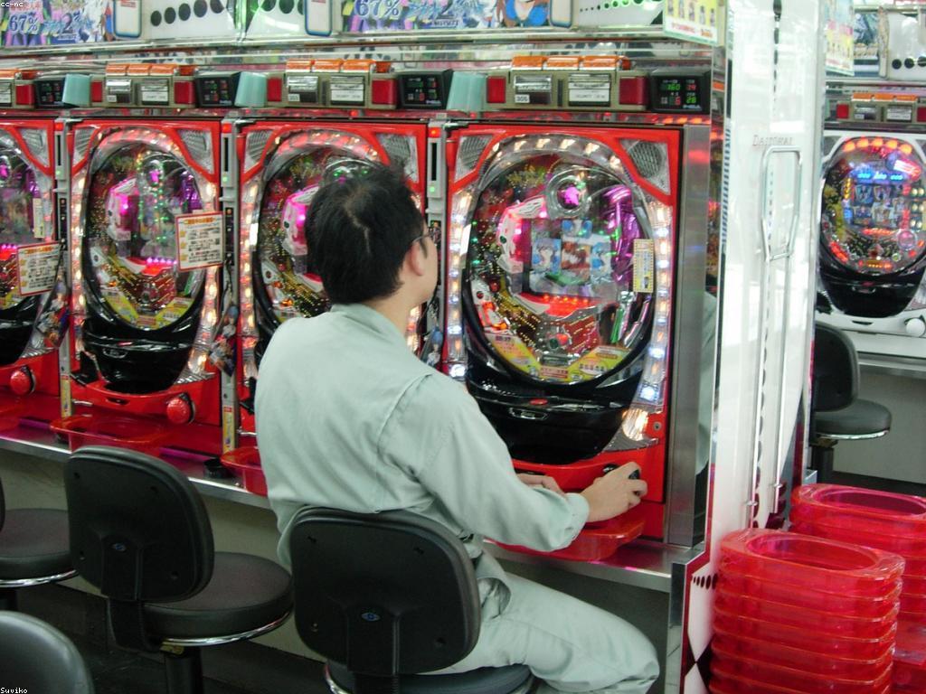 ការបង្ហាញស្លុត: ការបង្ហាញនិងការអភិវឌ្ឍន៍