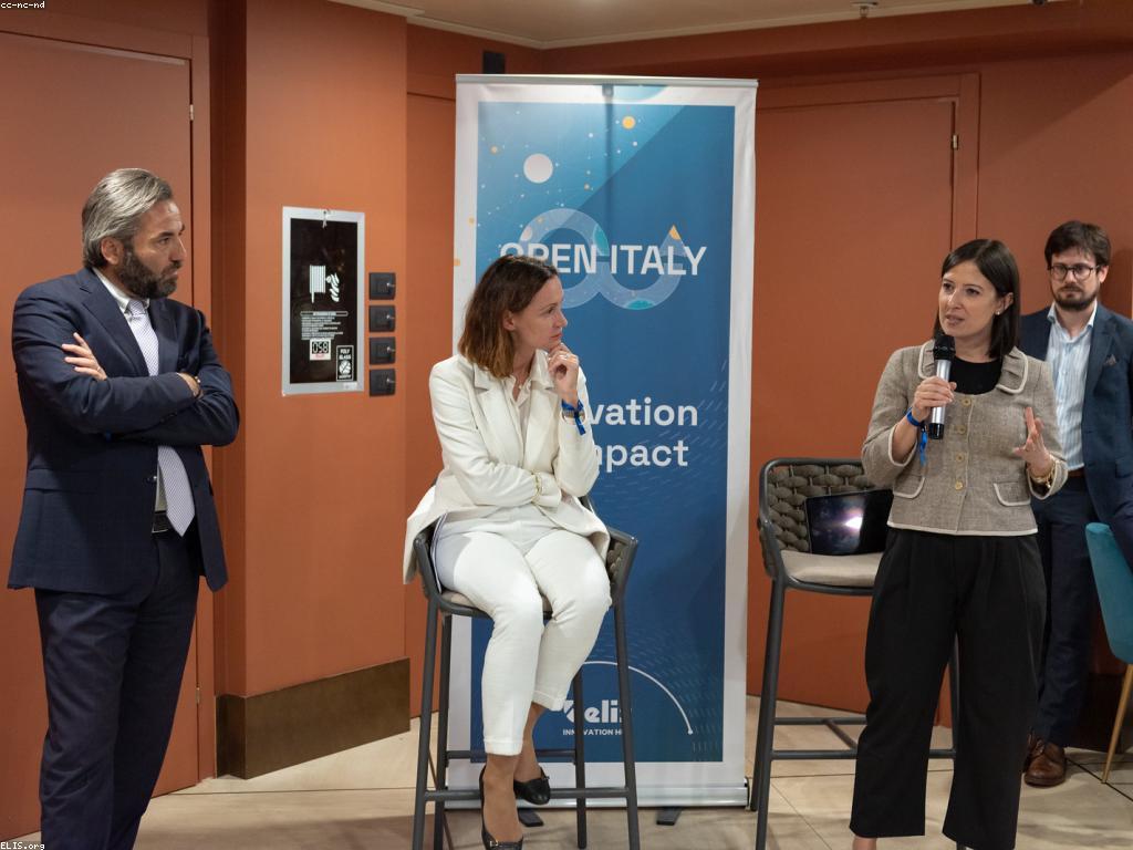 យុទ្ធសាស្ត្រស្លុត៖ ការបង្កើតនូវនាវានិងនិមិត្តសញ្ញាថ្មីសម្រាប់អាជីវកម្ម